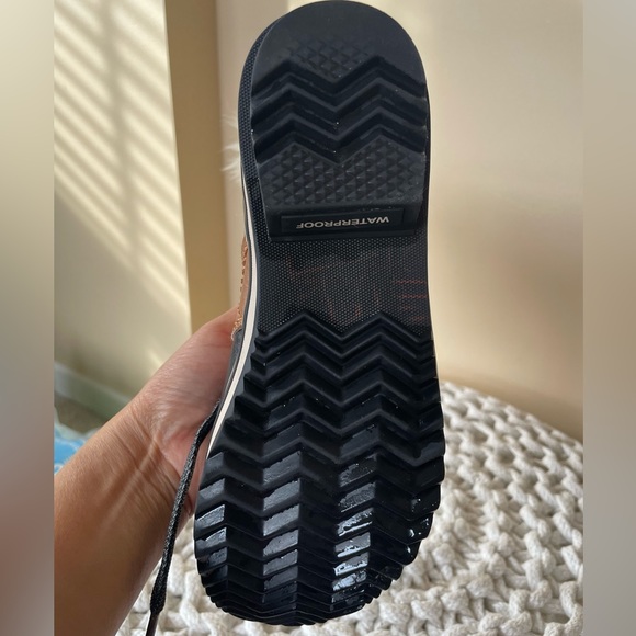 Sorel winter waterproof boots kids sizes 4 USA - Picture 11 of 12